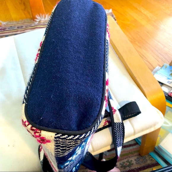 Handmade embroidered crossbody bag - Picture 5 of 6